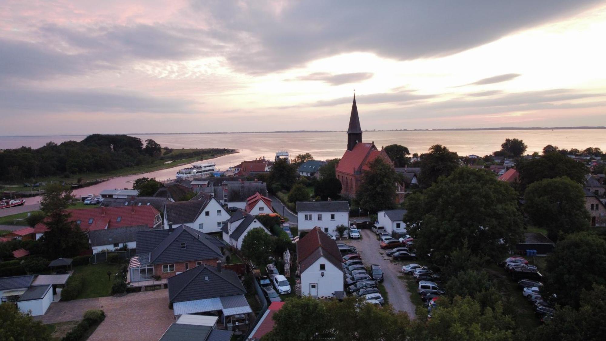 Ruegenferienhaus - Schaprode Hafen 外观 照片